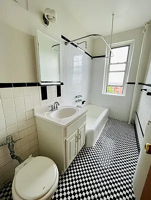 Rented by Zjama Realty Corp | media 6