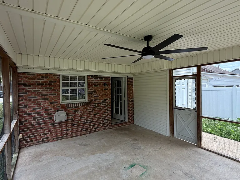 334 W Pointe Dr — Photo 20