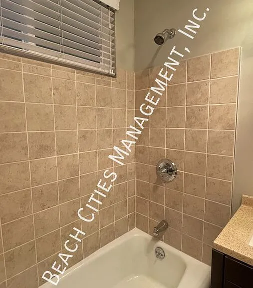 2033 E 3rd St #1B — Photo 25