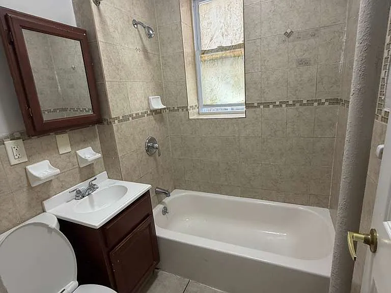 5712 Hudson Ave #10A — Photo 5