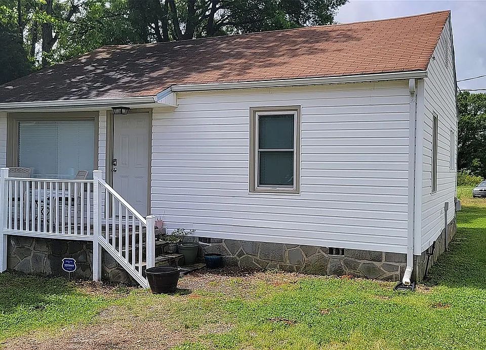 1st image of 703 Davis St