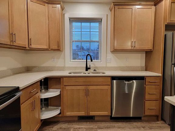 3rd image of 16 Burk Ct