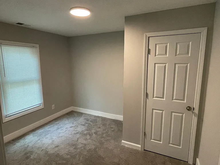 1328 Short St — Photo 4