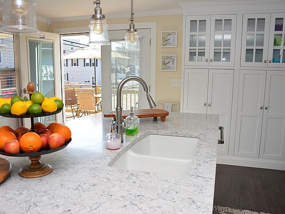 4th image of 68 E Grand Ave #5