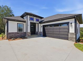 114 River Front Dr, Sparta, TN 38583