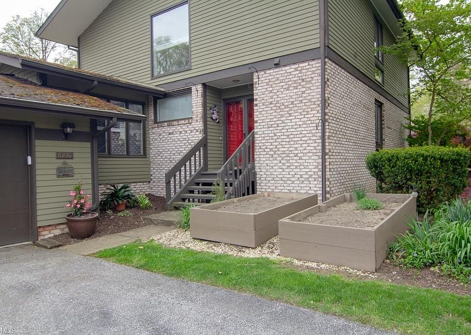 1st image of 6930 Woodwalk Dr