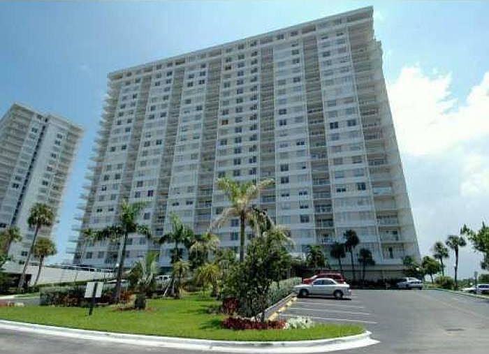 1st image of 500 Bayview Dr #9