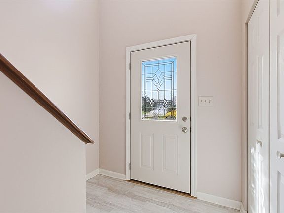 3rd image of 1113 Old Farm Rd