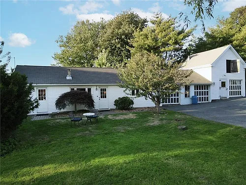 534 Aquidneck Ave #A Photo 1