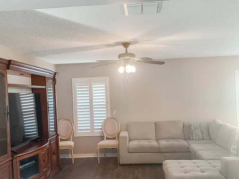1641 Strathmore Cir — Photo 5