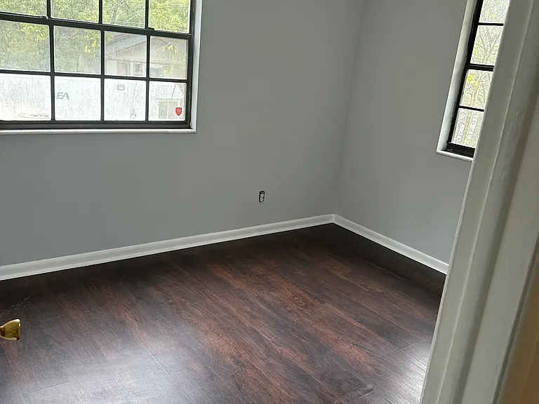 2984 Myra St — Photo 8