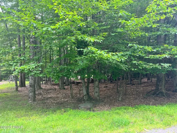 40 Deer Valley Rd, Lake Ariel, PA 18436