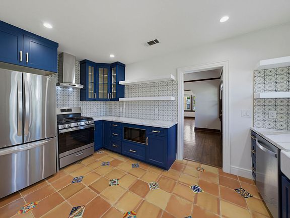 4th image of 828 11th St