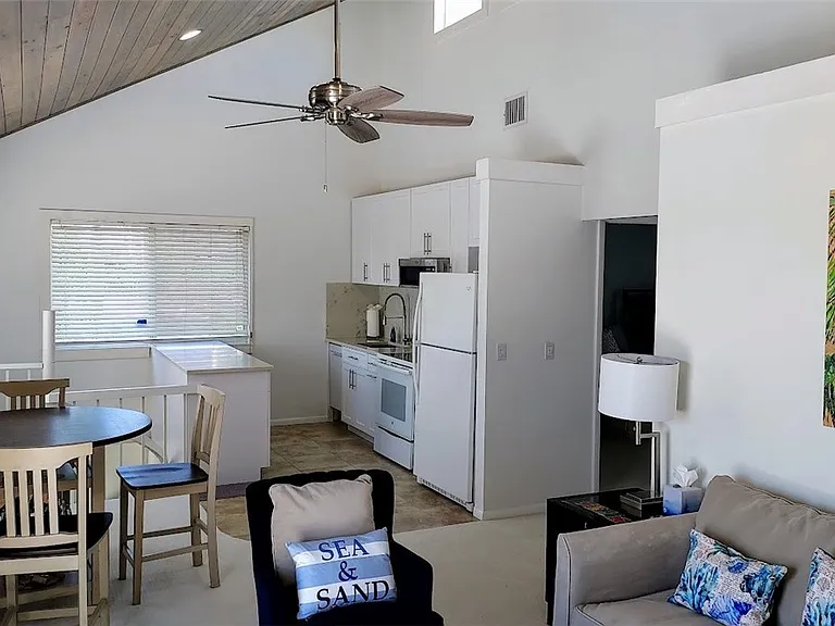 140 Estrellita Dr — Photo 5