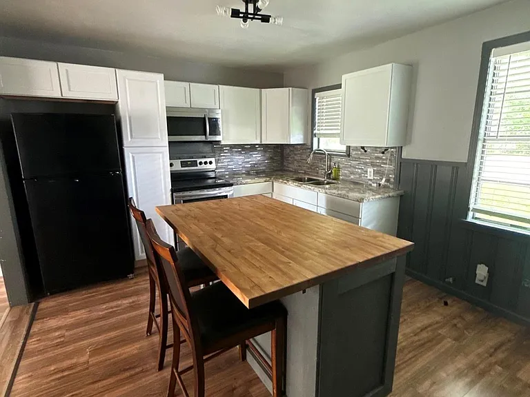 901 N Arcola St — Photo 4
