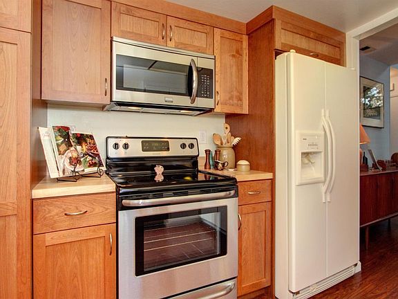 5th image of 2383 Lincoln Village Dr