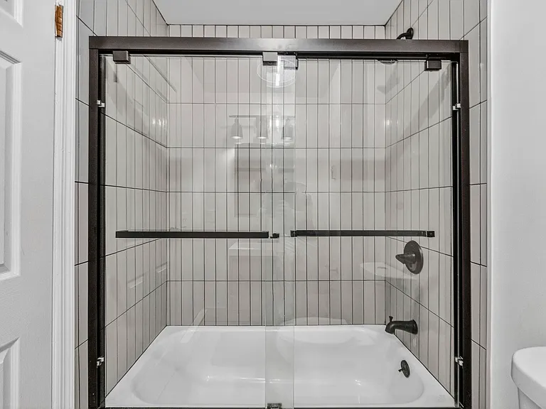 129 Franklin St #A5 — Photo 11
