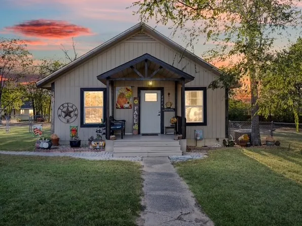 406 S Llano St, Whitney, TX 76692