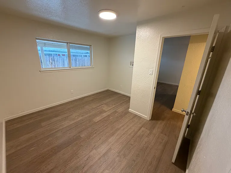 3640 Pioneer Trl #E — Photo 9