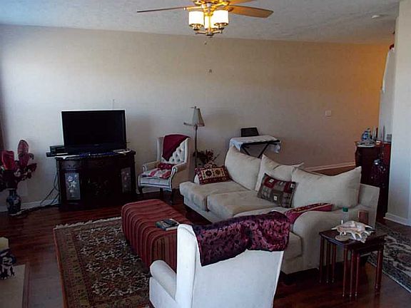 3rd image of 6308 Bishops Pond Ln