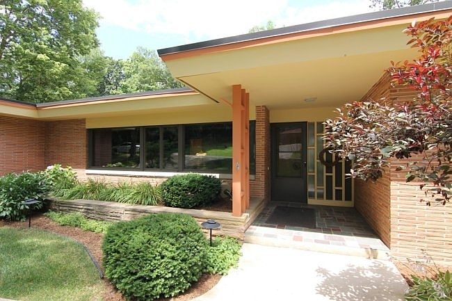 1st image of 3412 Crestwood Dr