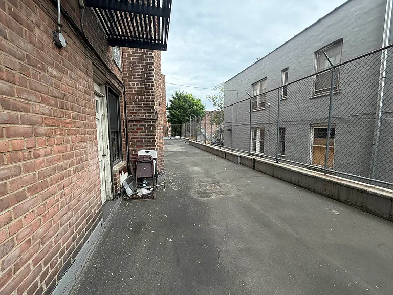 1115 Willmohr St #B — Photo 10