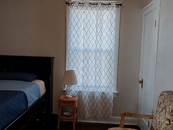 2nd image of 10244 S Perry Ave