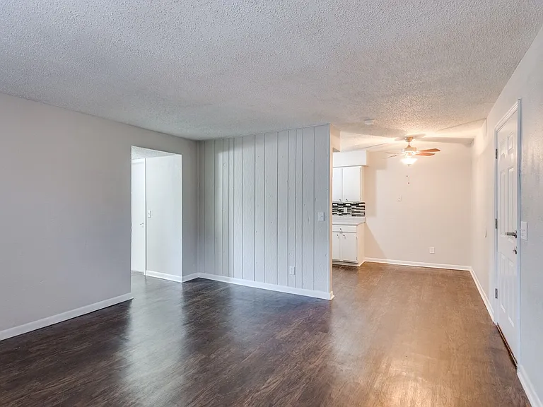 2400 Nottingham Way — Photo 31