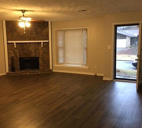 4th image of 210 Parkmont Ct