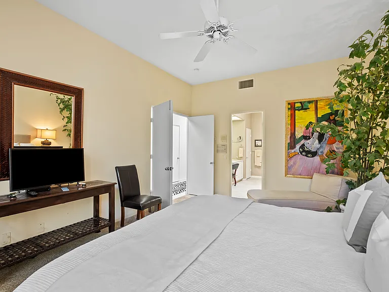 461 Desert Holly Dr — Photo 12