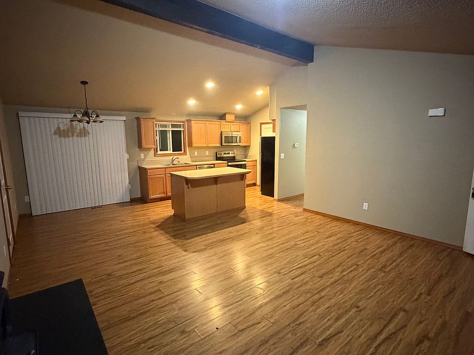 1st image of 7628 Russell Rd