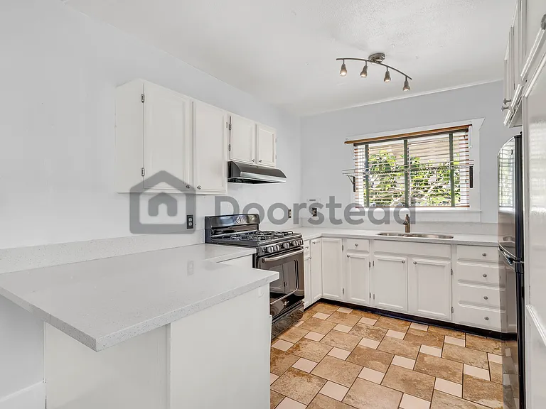 1937 Vicksburg Ave — Photo 11