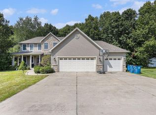 5250 Queen Victoria Ln, Kalamazoo, MI 49009