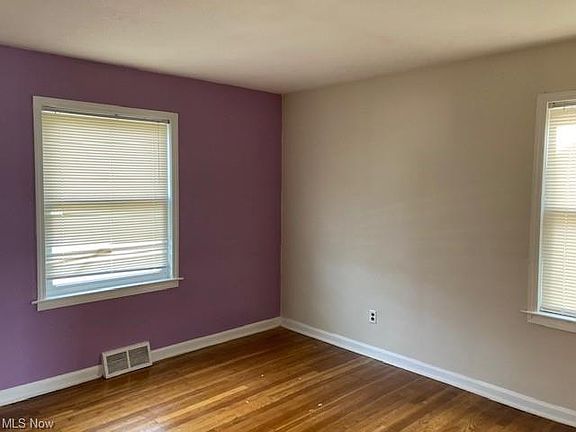 4th image of 2923 Wellington Ave
