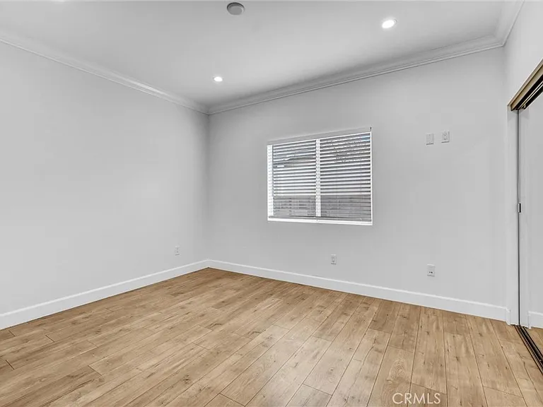 6711 Clybourn Ave — Photo 24