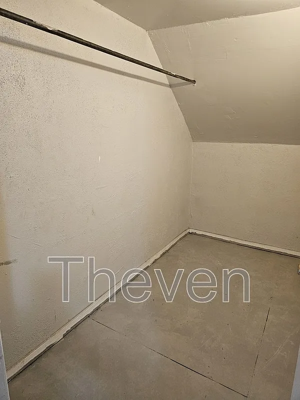 3 bed, 1.0 bath, 900 sqft, $1,100 — Photo 3