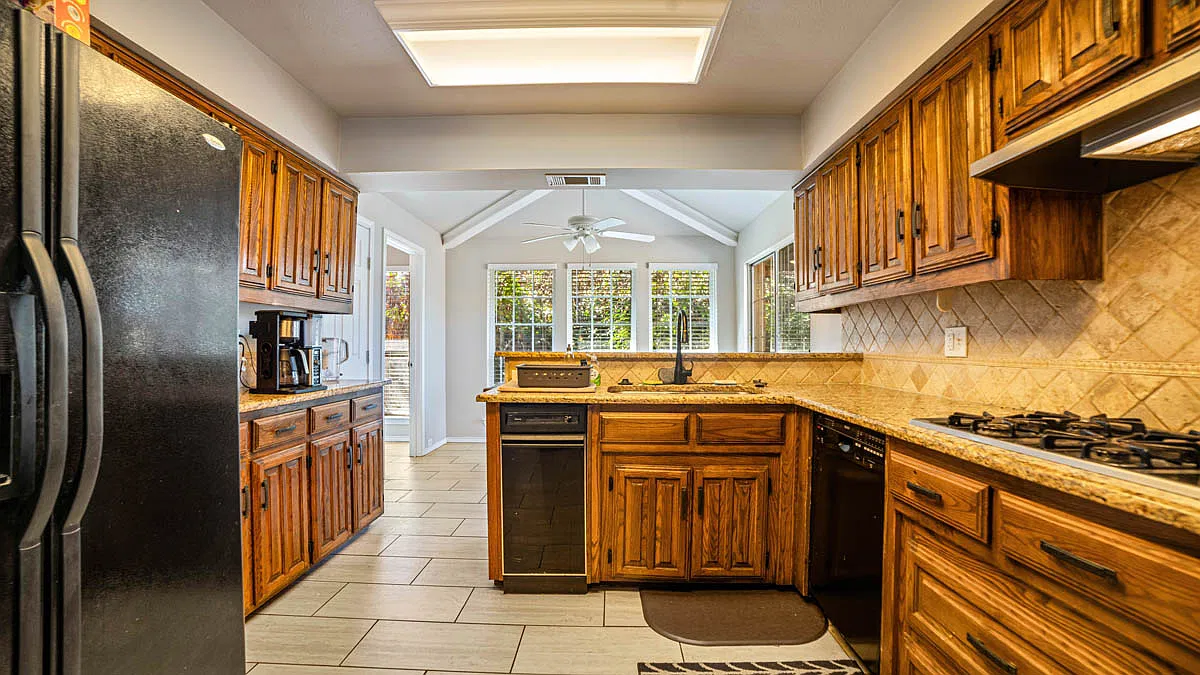 5 bed, 2463 sqft, $650 — Photo 3