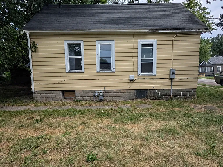 2113 W Howett St — Photo 3