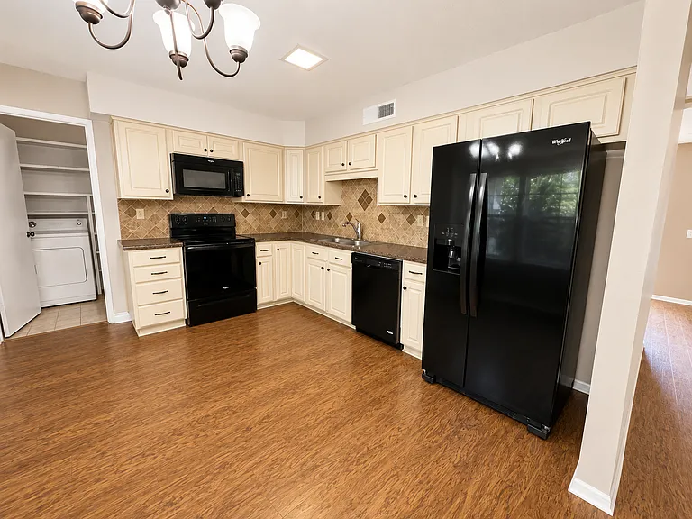7713 Jerome Dr — Photo 36
