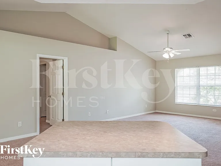 4128 NE 23rd Ave — Photo 3