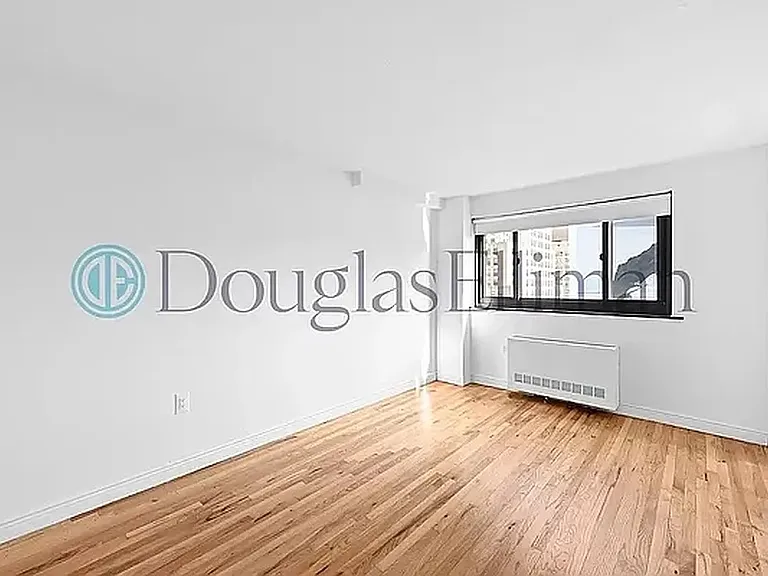 295 Park Ave S #17PHN — Photo 2