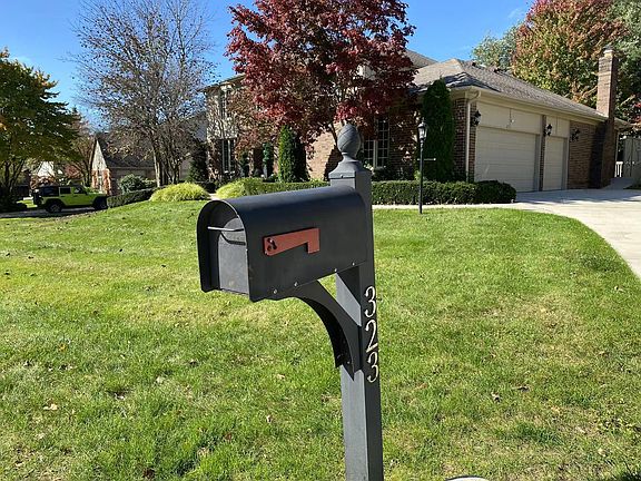 3rd image of 323 Shellbourne Dr