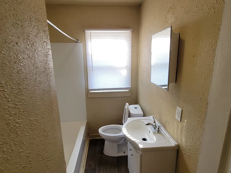 3902 Hoyt Ave — Photo 7