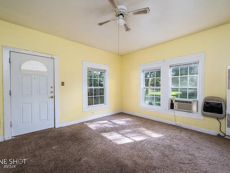 601 College Dr #1 — Photo 2