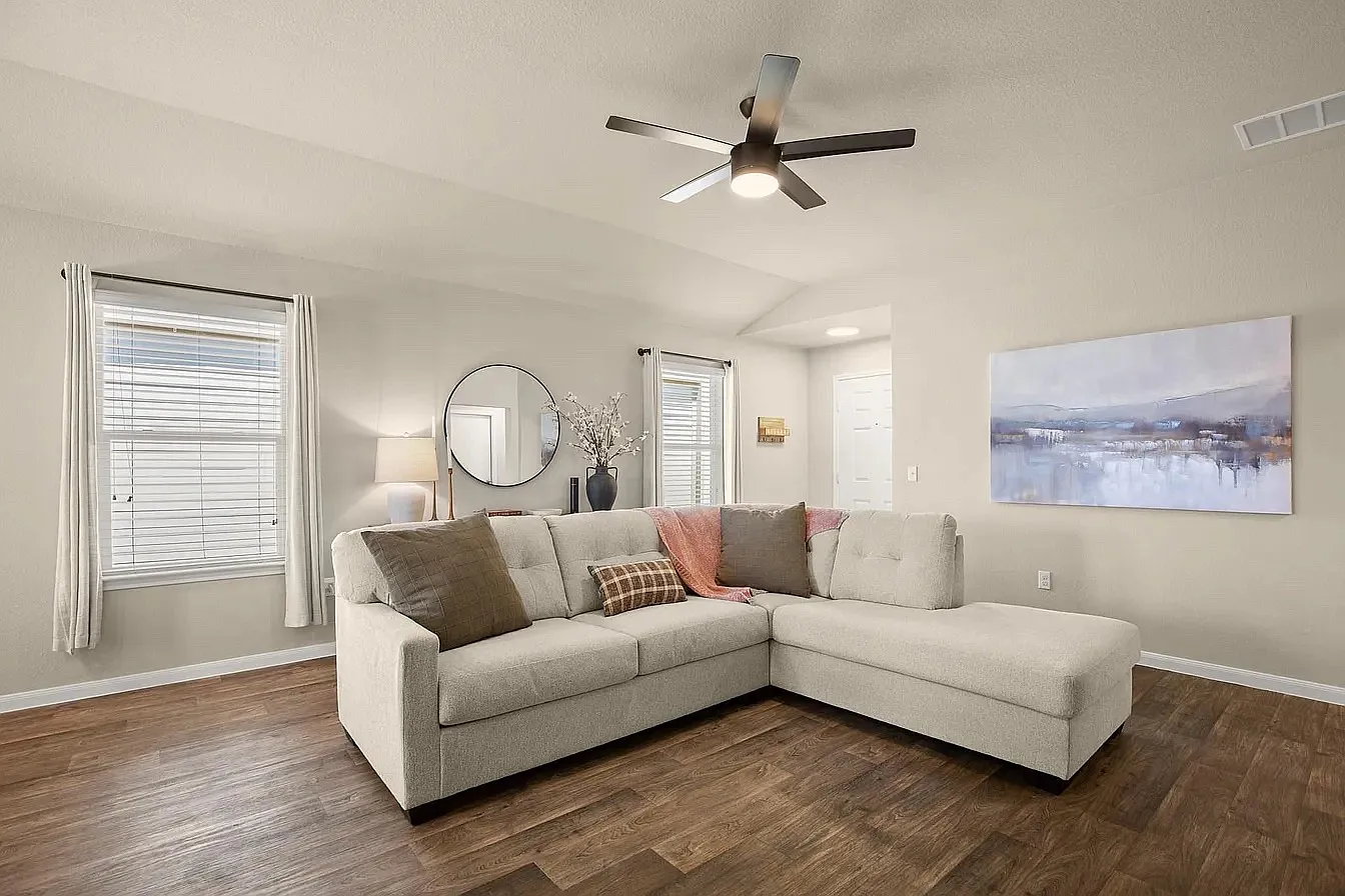 3 bed, 1475 sqft, $2,099 — Photo 2
