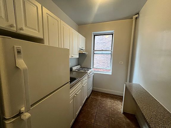 3rd image of 3340 Fort Independence St #6S