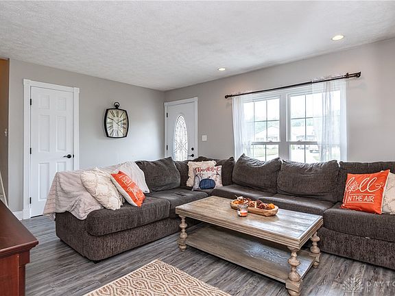4th image of 1132 Londonderry Dr