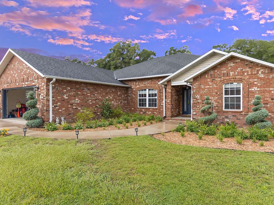 1st image of 339 SW Phillips Cir