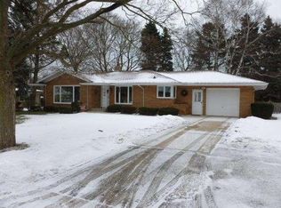 1135 Colonial Dr W, Racine, WI 53405