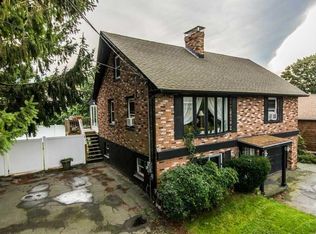 10 Clegg Ave, Tiverton, RI 02878